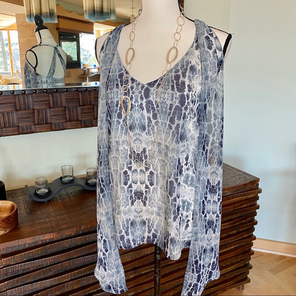 💙HAUTE HIPPIE, XS , Ribbon tie top.NWT !  GORGEOUS TOP !🌷Sultry, yet classy 💙 - Picture 13 of 16